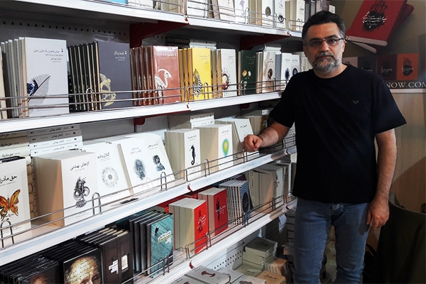 کاوه فیض‌اللهی زیست‌شناس و مترجم